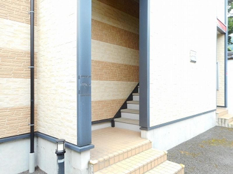 レオパレスつましな エントランス