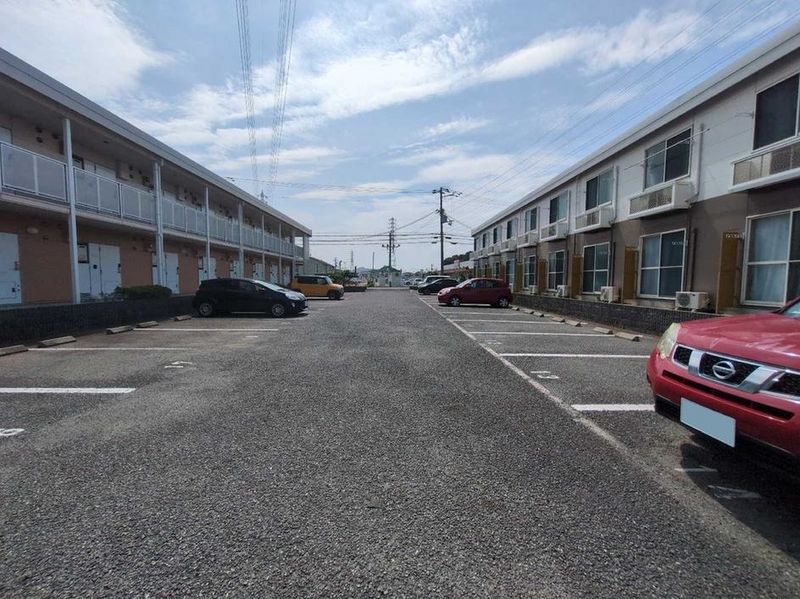 レオパレスさくらＢ 駐車場