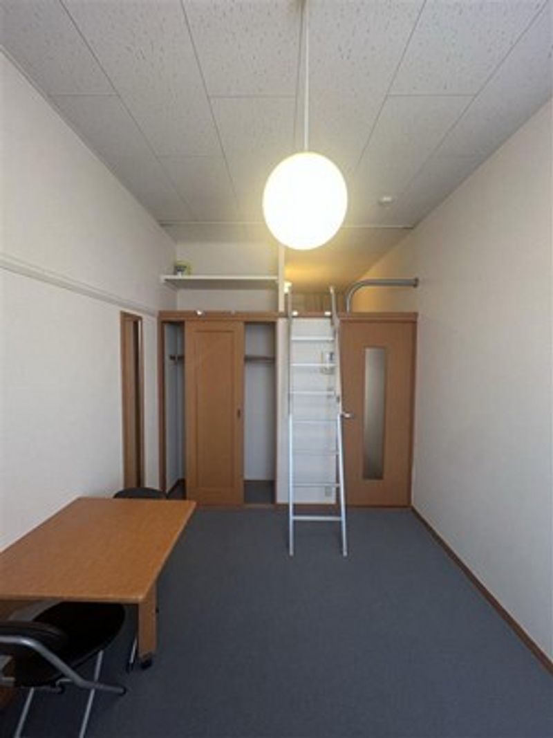 レオパレスルースト