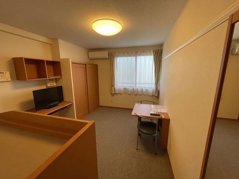 レオパレスＣＡＭＥＬＬＩＡⅡ 居間