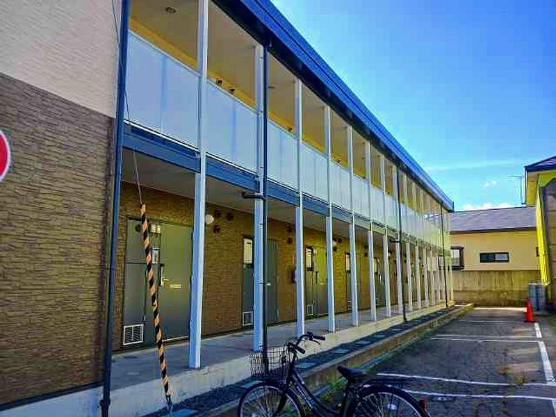 レオパレスカーサＢ エントランス