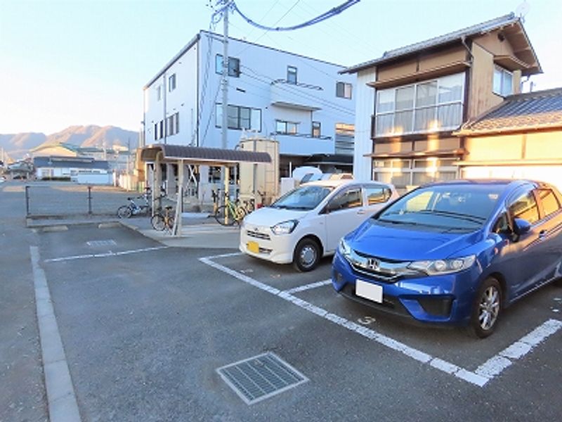 レオパレスリヴェール 駐車場