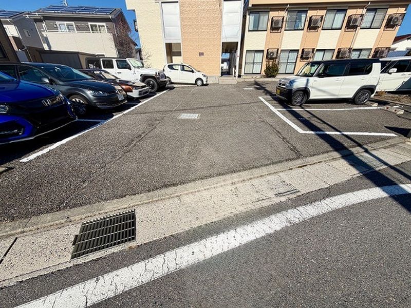 レオパレス花水木 駐車場