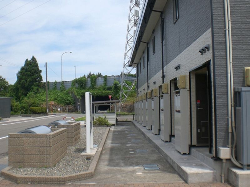 レオパレスハピネスＫ エントランス