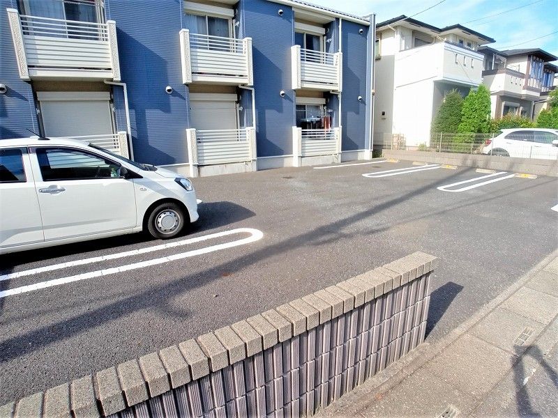 レオネクストグランツエスコート 駐車場