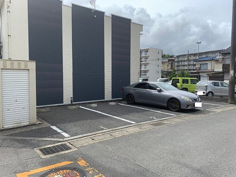 レオネクストサンパレス 駐車場