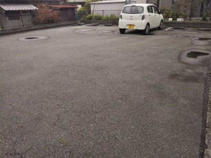 レオパレスＳＷＥＥＴ　ＨＯＭＥ 駐車場