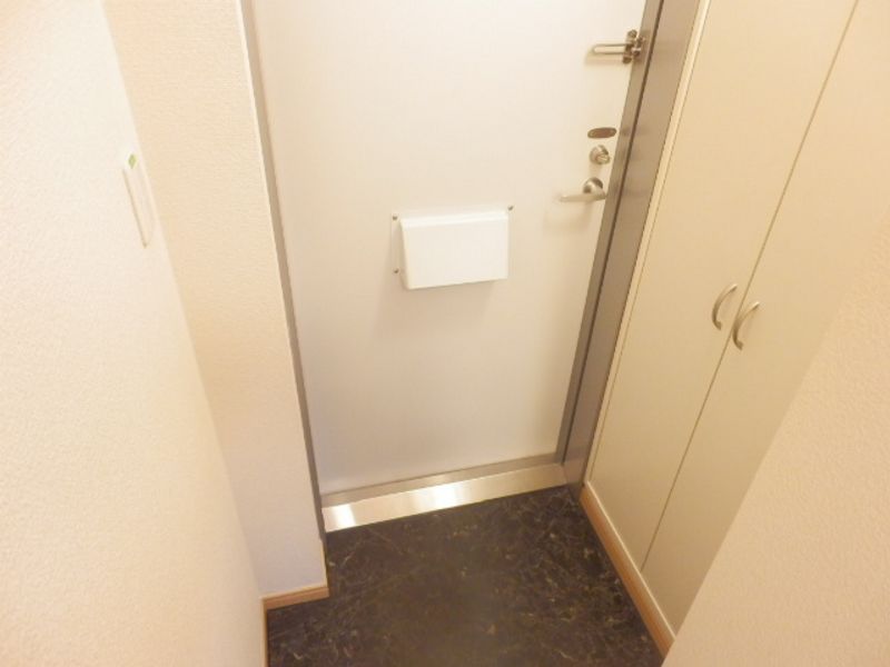 レオパレスゆとろぎ岡部 玄関