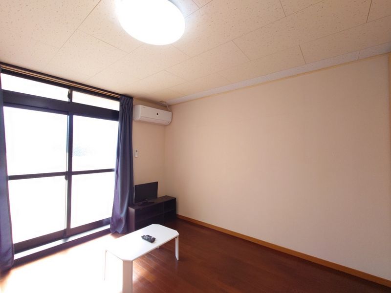 レオパレスグランドゥールＡ 居間