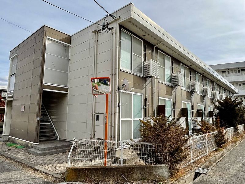 レオパレスブリッシュ西原 外観