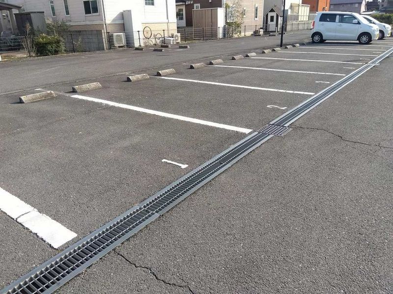 レオパレスパストラルフォレスト 駐車場