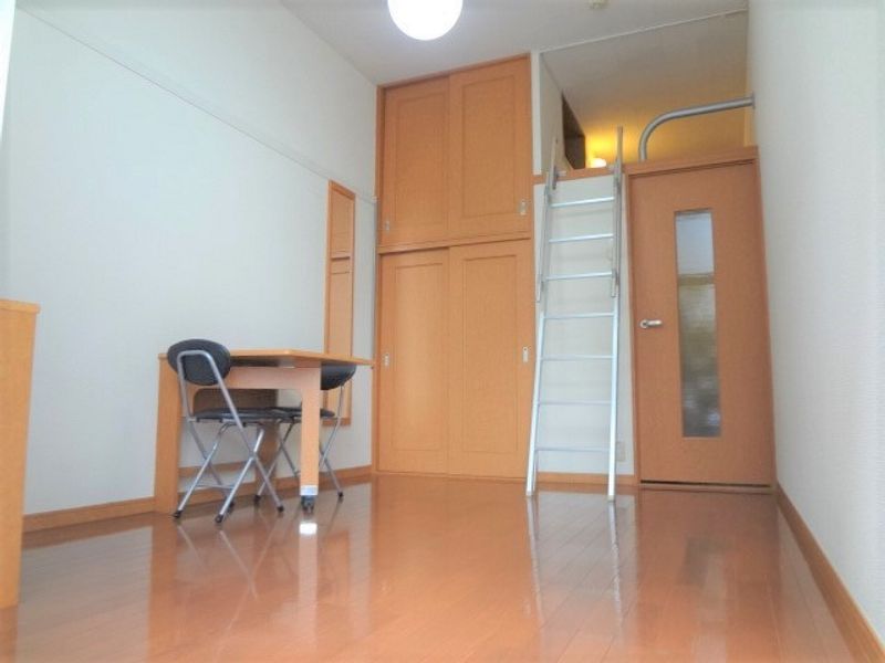 レオパレス赤い長ぐつ 居間
