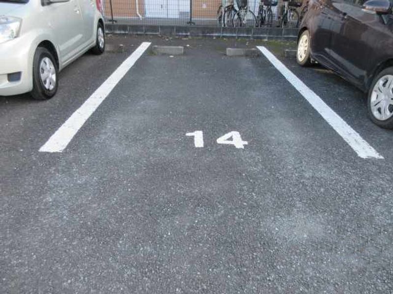 レオパレスアトリオ 駐車場