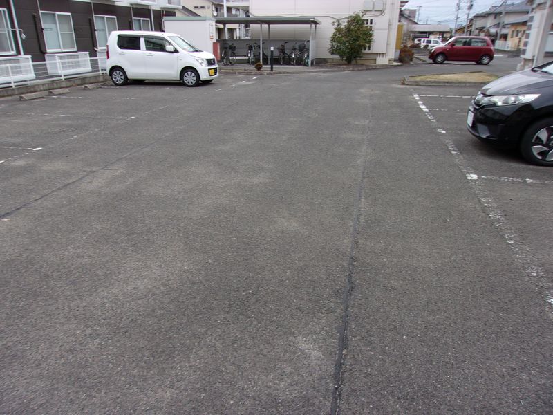 レオパレス中屋敷Ｂ 駐車場