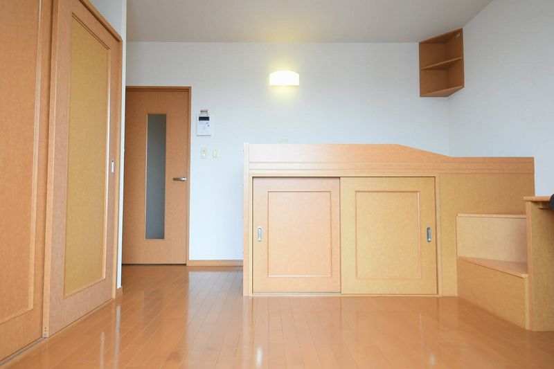 レオパレスＦｌａｔ新栄 居間