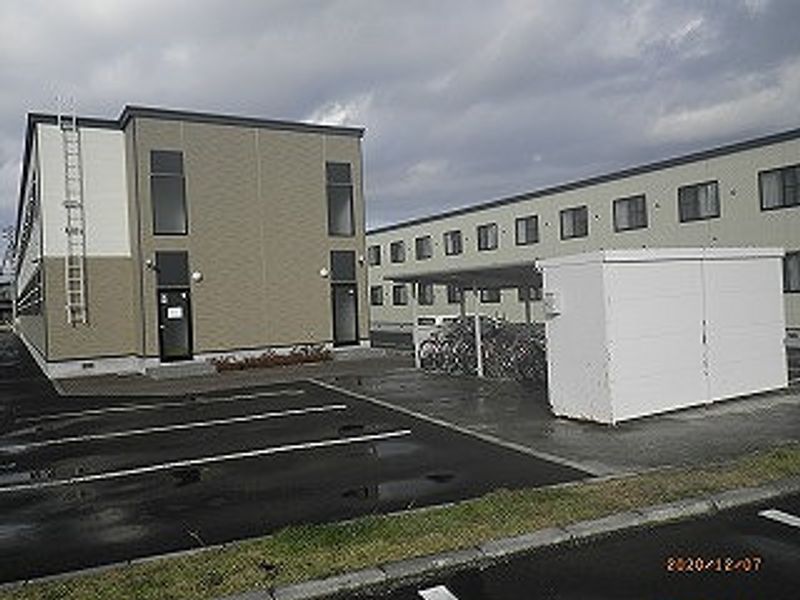 レオパレスエスペールポナール 駐車場