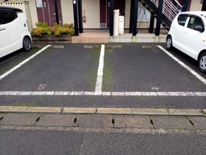 レオパレスオアシス 駐車場