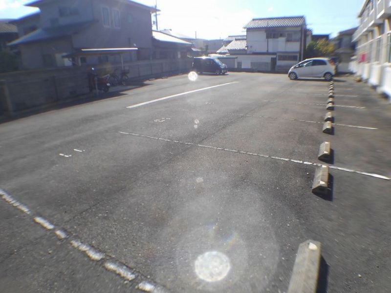 レオパレスアイアイ 駐車場