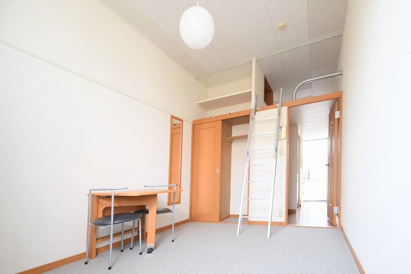 レオパレスグレイス 居間