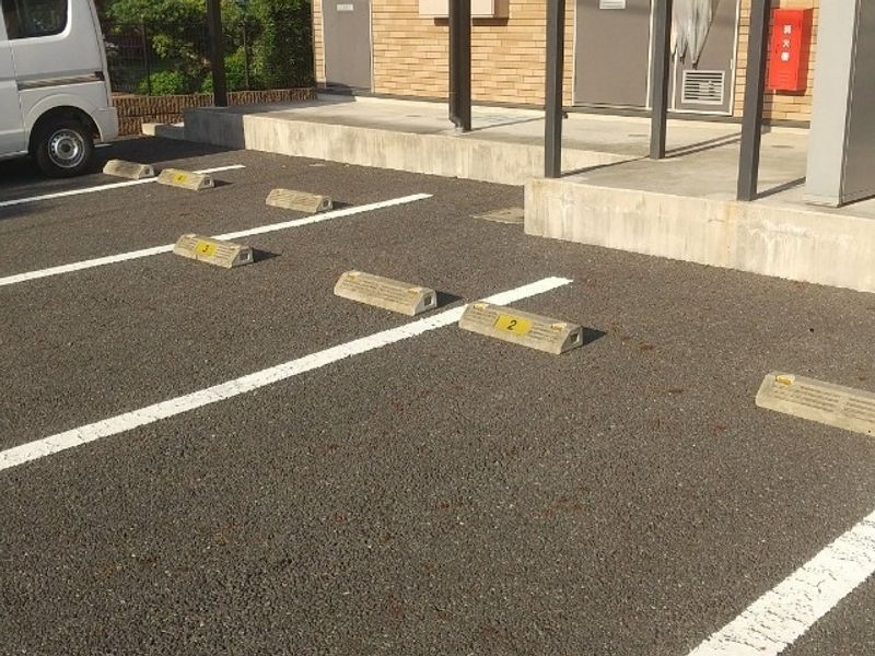 レオネクストパインヒルⅢ 駐車場