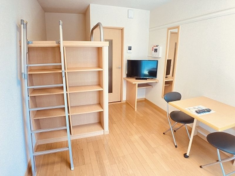 レオパレスメルナカヤ 寝室