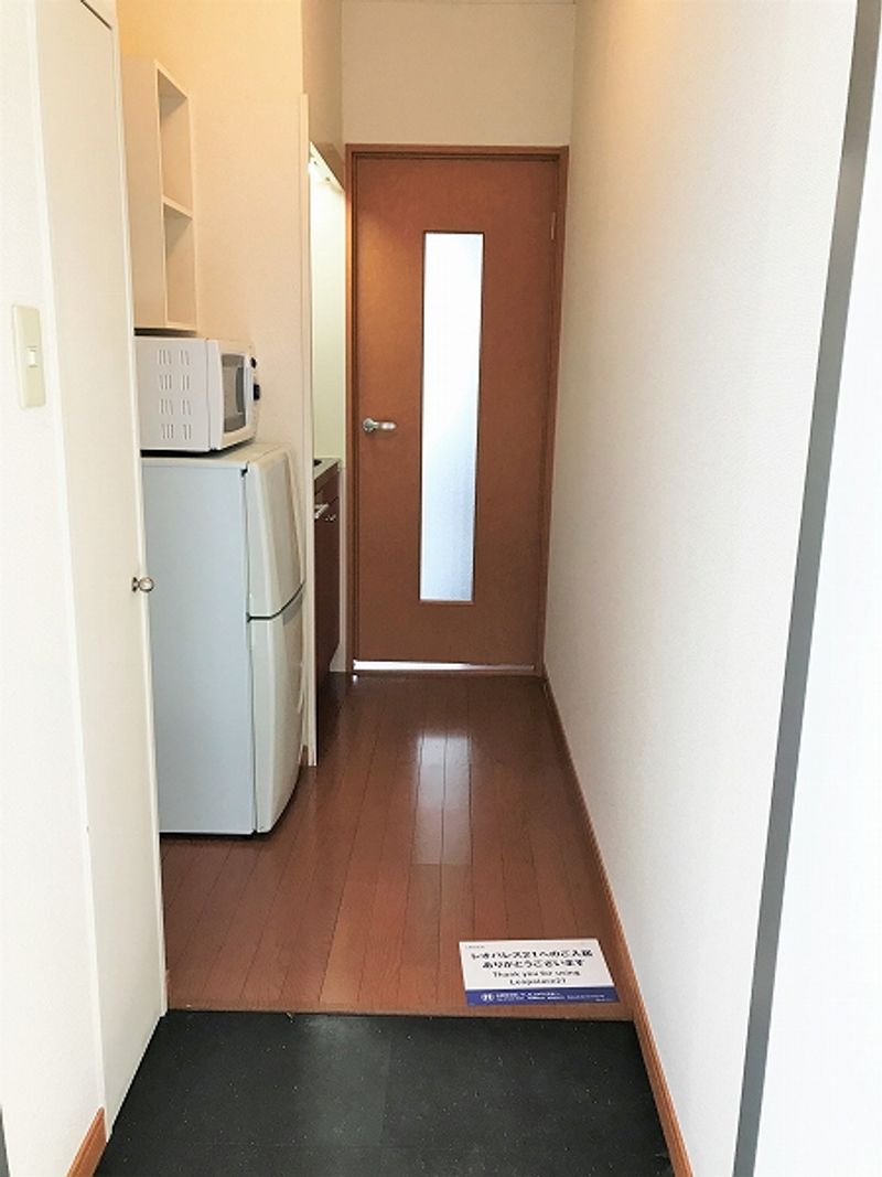 レオパレスボヌール 玄関