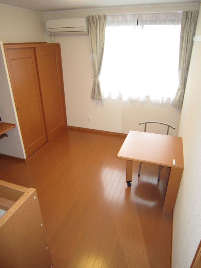 レオパレスグリュ 居間