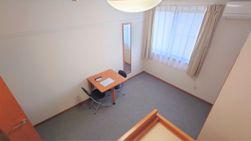 レオパレスマルベリー 居間