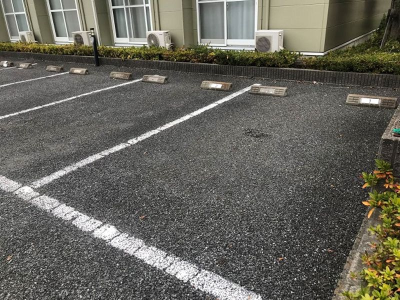 レオパレスグリーンフォレスト 駐車場