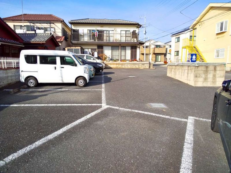 レオパレスルミエールⅡ 駐車場