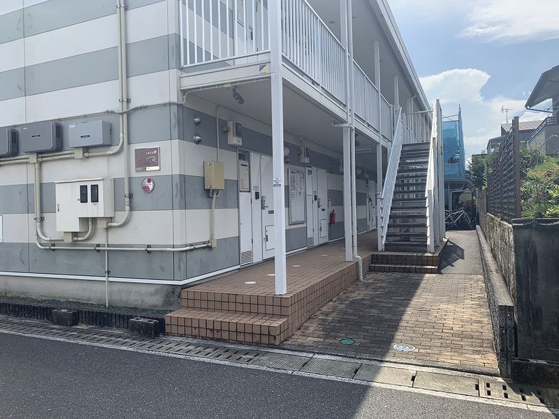 レオパレス初月 エントランス