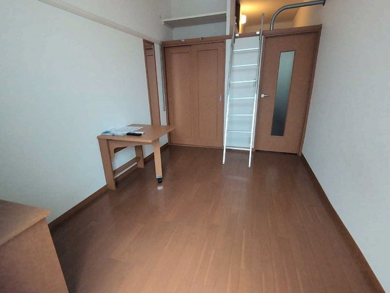 レオパレスフォンターナ 居間