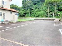 レオパレス華 駐車場