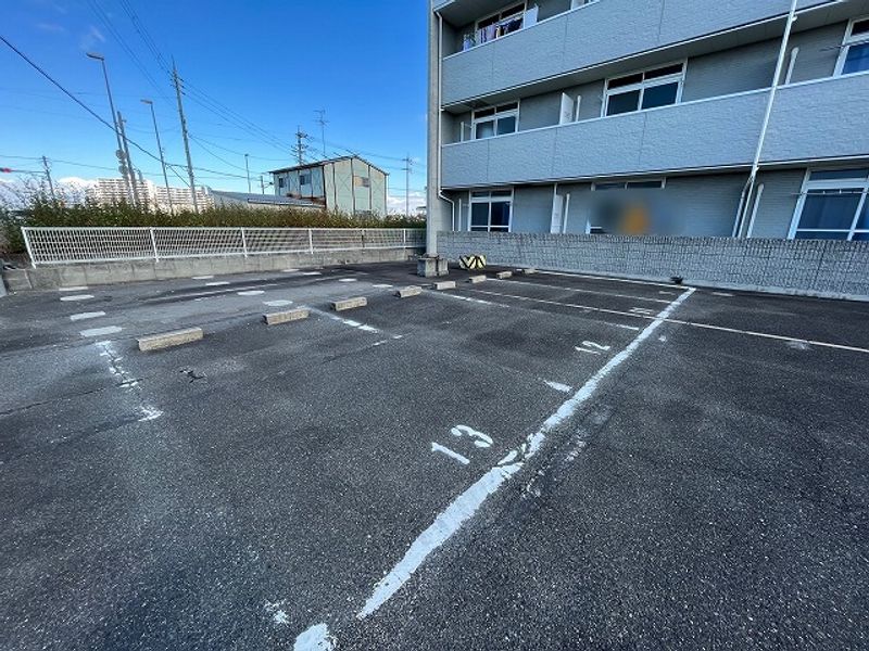 レオパレス向日葵 駐車場