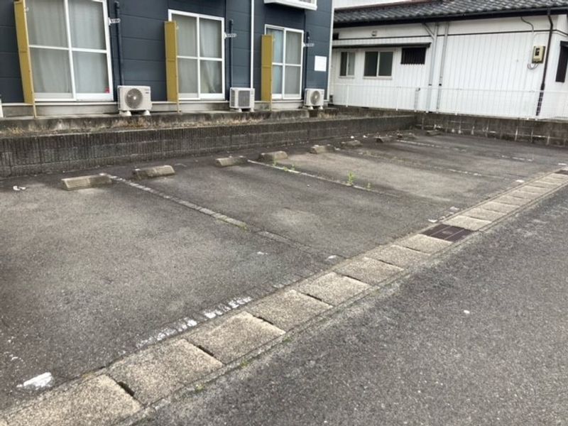 レオパレスグリーンハイツ竹の下 駐車場