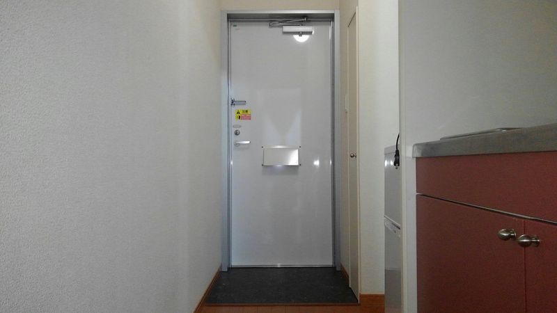 レオパレスロワール郡本 玄関