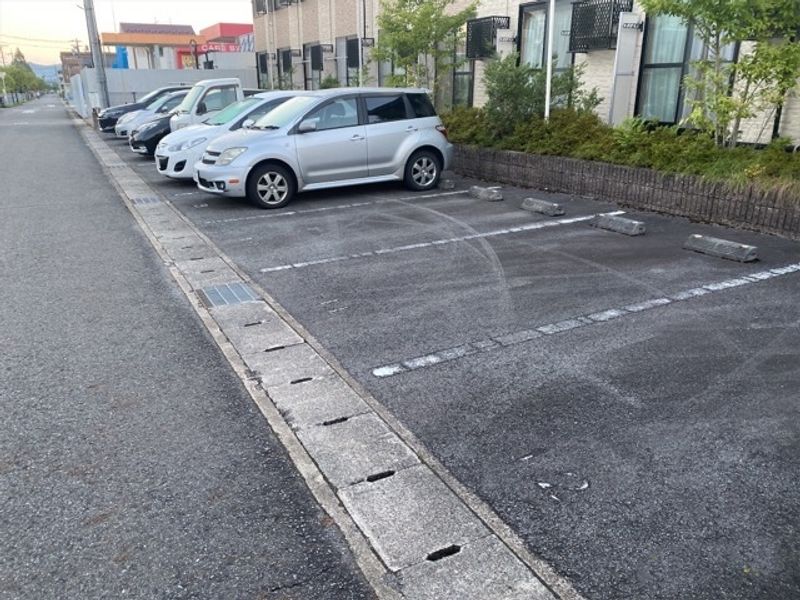 レオパレスドリーム 駐車場