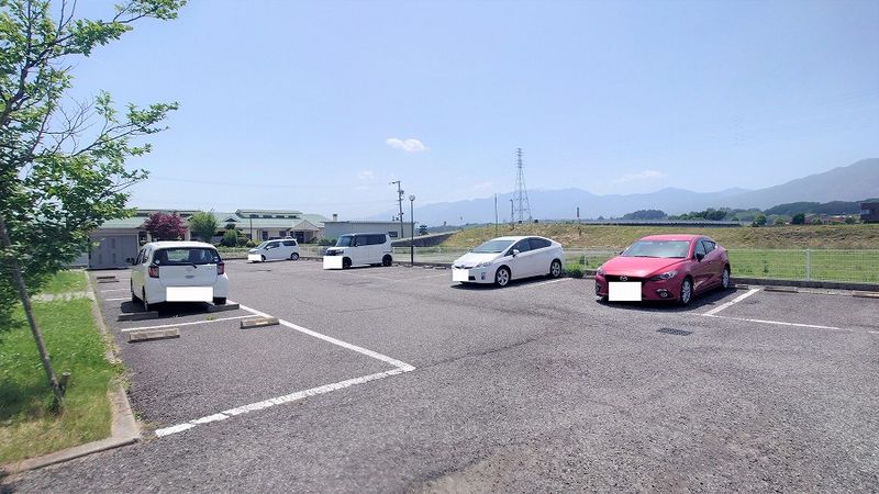 レオパレスエムケイ　３７ 駐車場