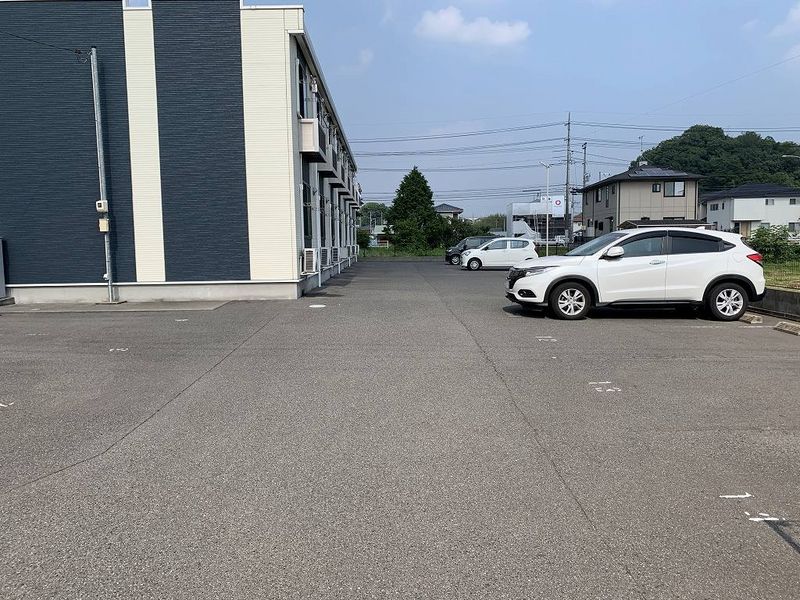 レオネクストアステラス加茂 駐車場
