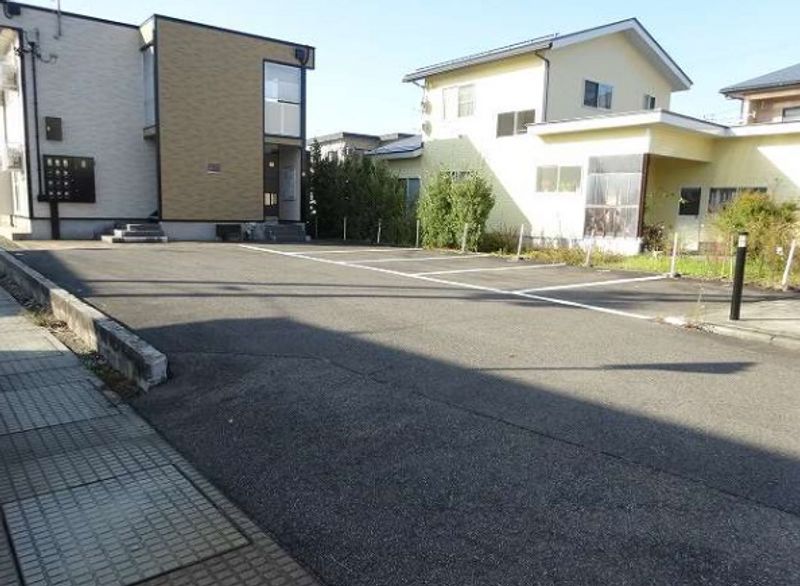 レオパレスさいわい 駐車場