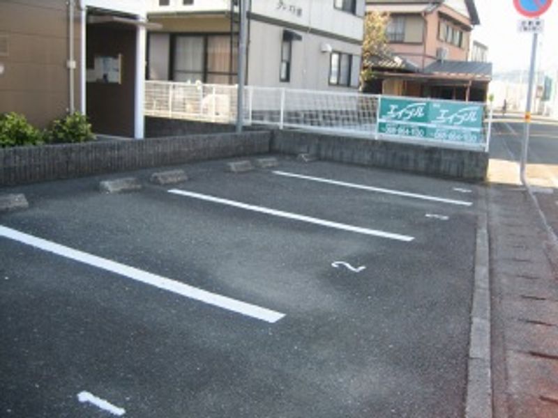 レオパレスＫサンハイム 駐車場