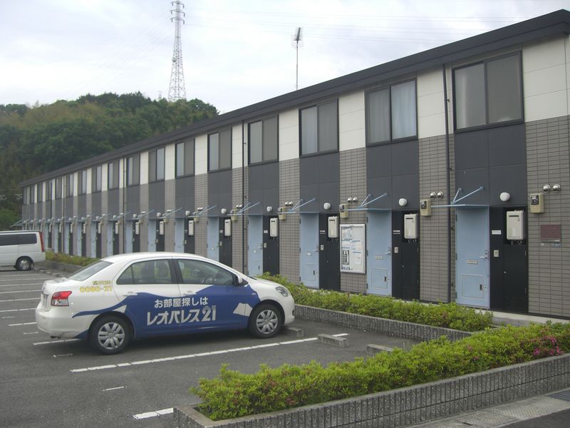 レオパレスはーとぼっくす 駐車場