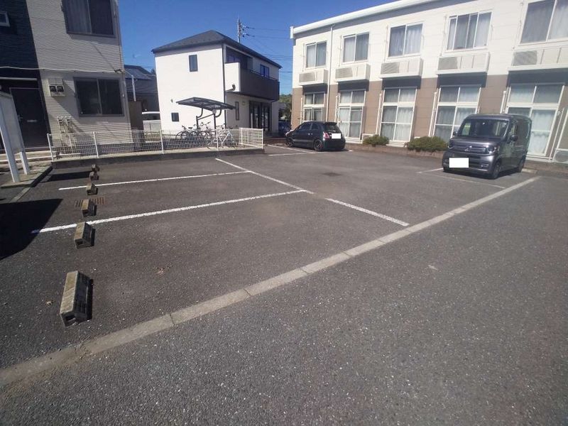 レオパレスサンクォーレ 駐車場