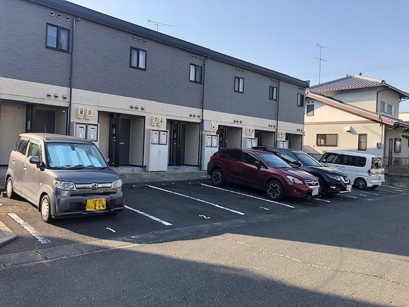 レオパレスエイト２１ 駐車場