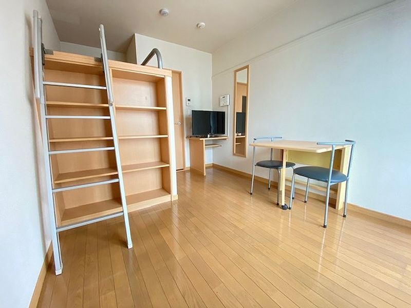 レオパレス銀河 居間
