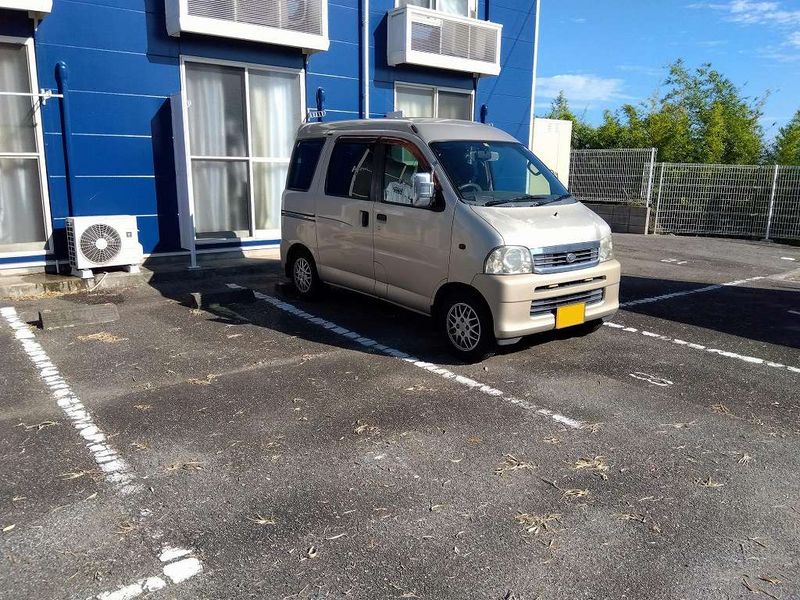 レオパレスマーメイドⅡ 駐車場