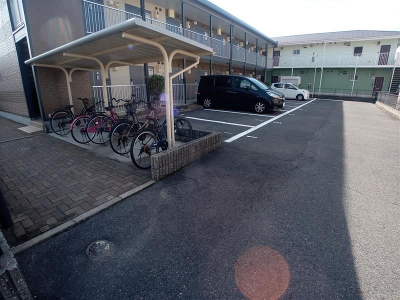 レオパレスウイング近藤Ⅰ 駐車場