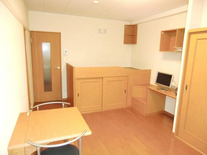 レオパレスサンシャイン松崎 居間