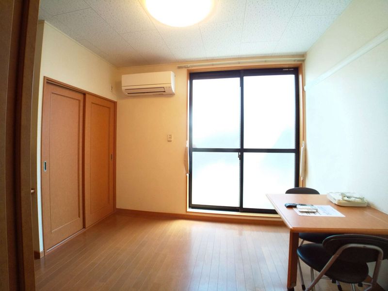 レオパレスブルーム 居間