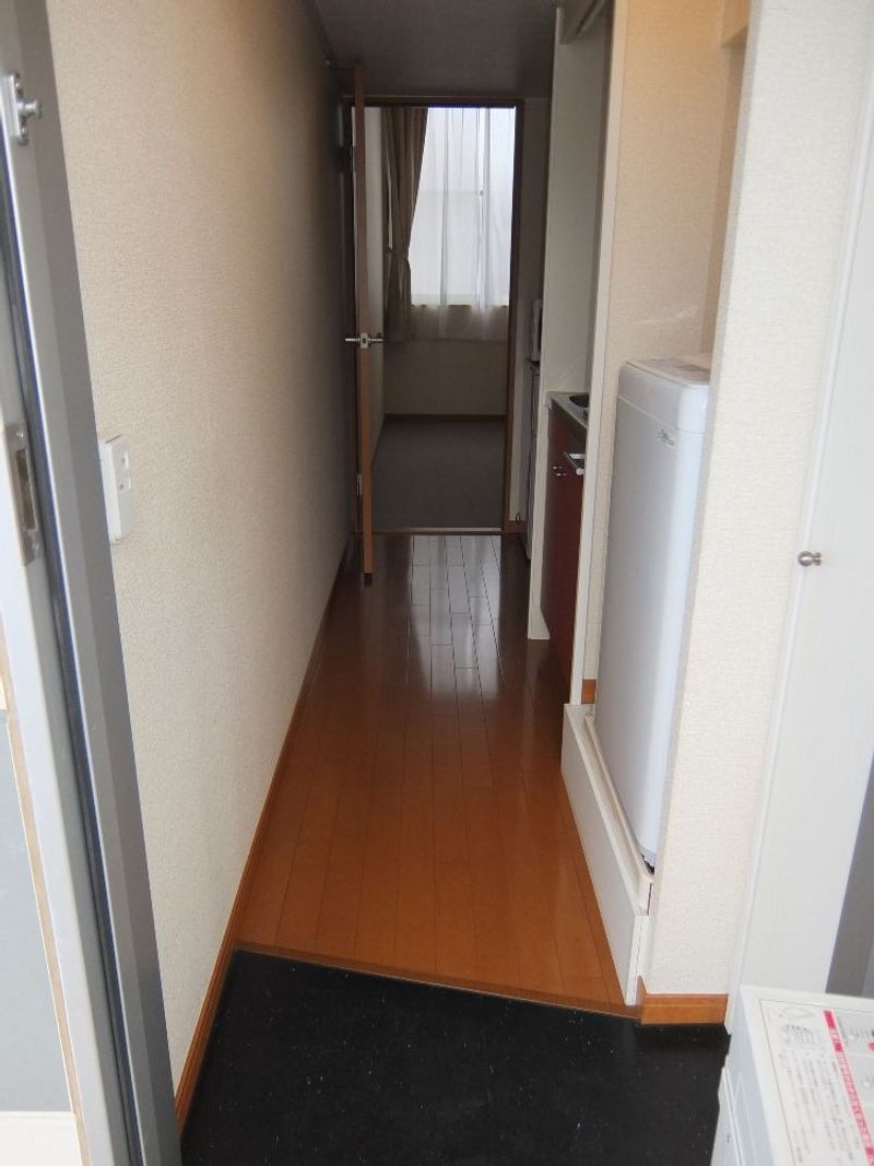 レオパレスコンフォートウッズⅡ 玄関